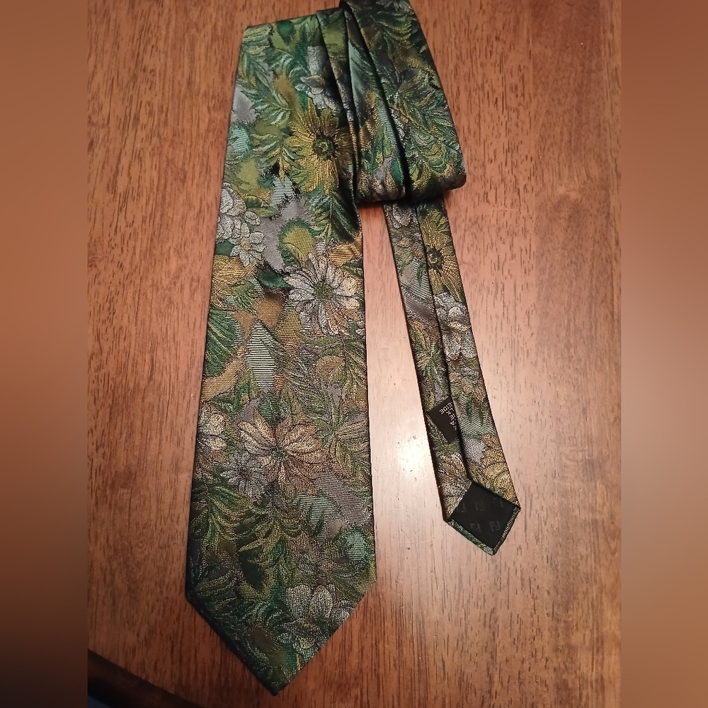 Fendi Green and Gold Floral Tie.Ready to wear!
